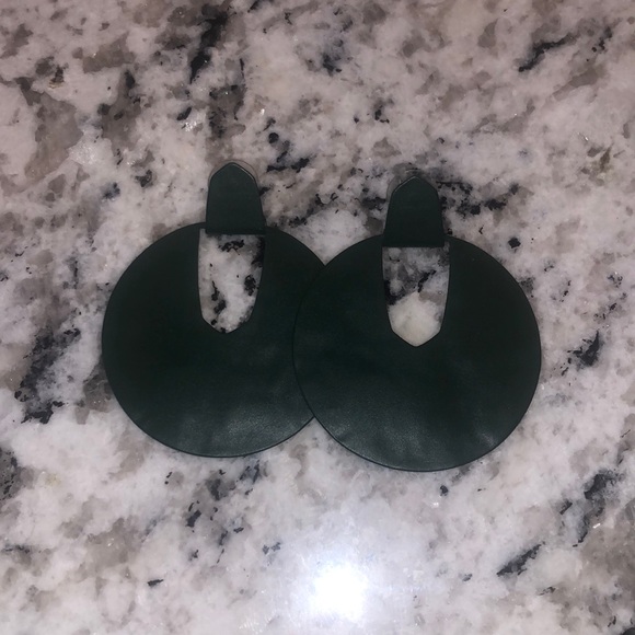 NWOT Kendra Scott Diane matte earrings - Picture 1 of 3